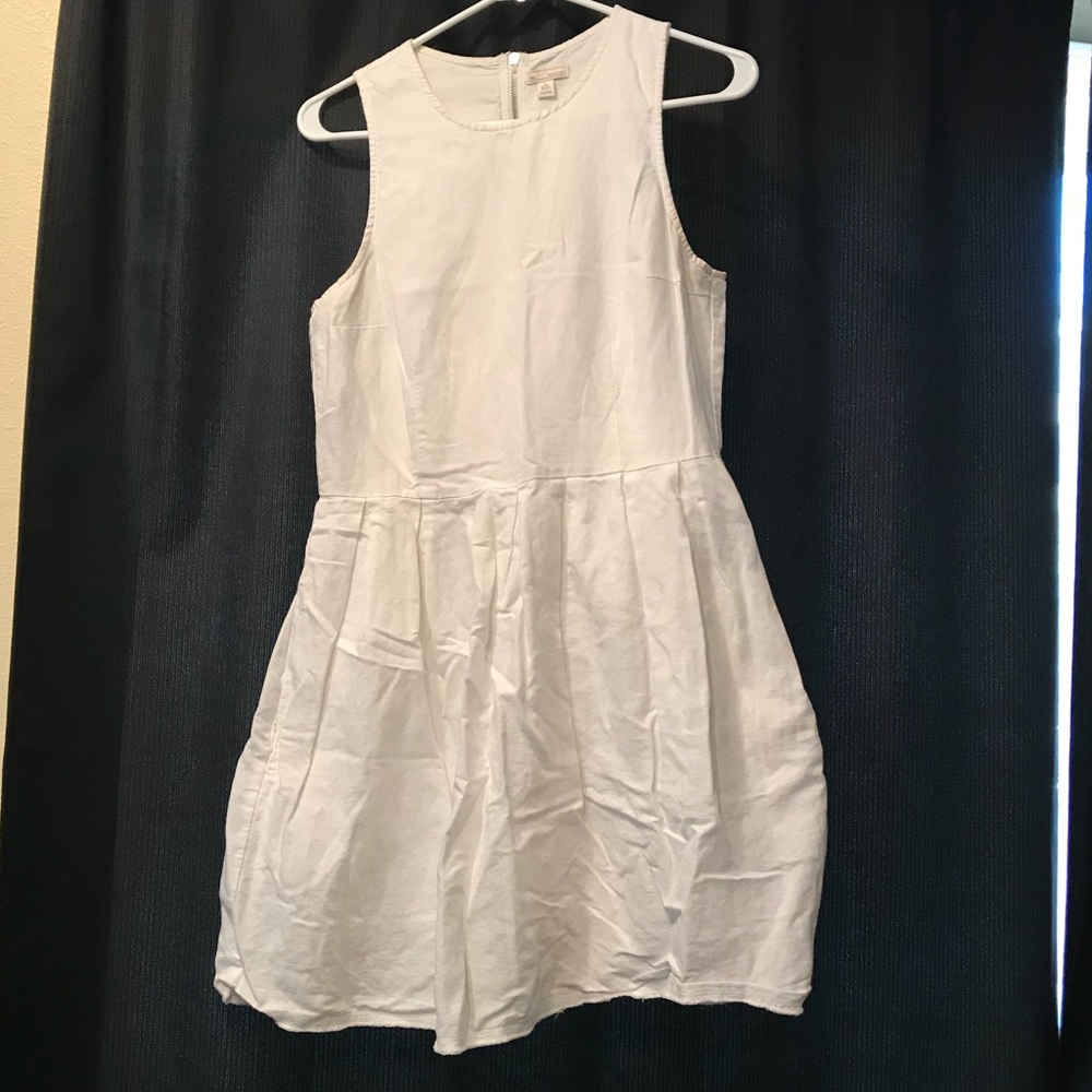 White linen Gap dress